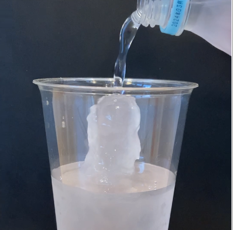 過冷却水が瞬時に凍結する現象